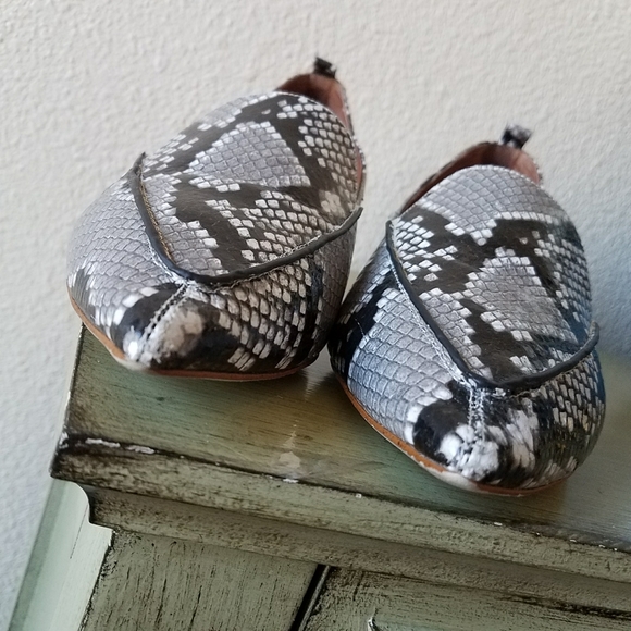 JEFFREY CAMPBELL VIONA LOAFER GREY SNAKE PRINT - Picture 4 of 15